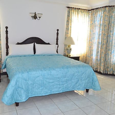 Pink Rock Inn Bed And Breakfast Ocho Rios Exterior photo