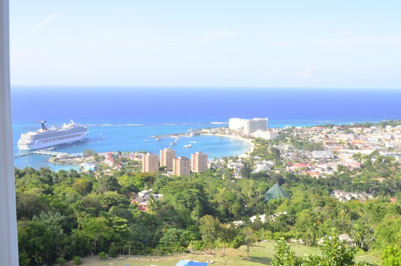 Pink Rock Inn Bed And Breakfast Ocho Rios Exterior photo