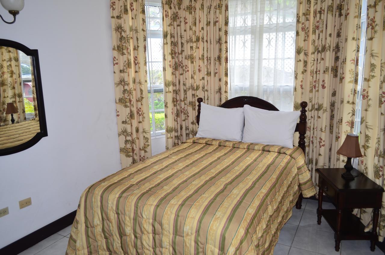 Pink Rock Inn Bed And Breakfast Ocho Rios Exterior photo